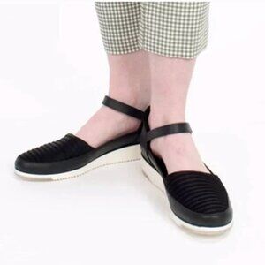 Baretraps Women's Mary Jane Flats